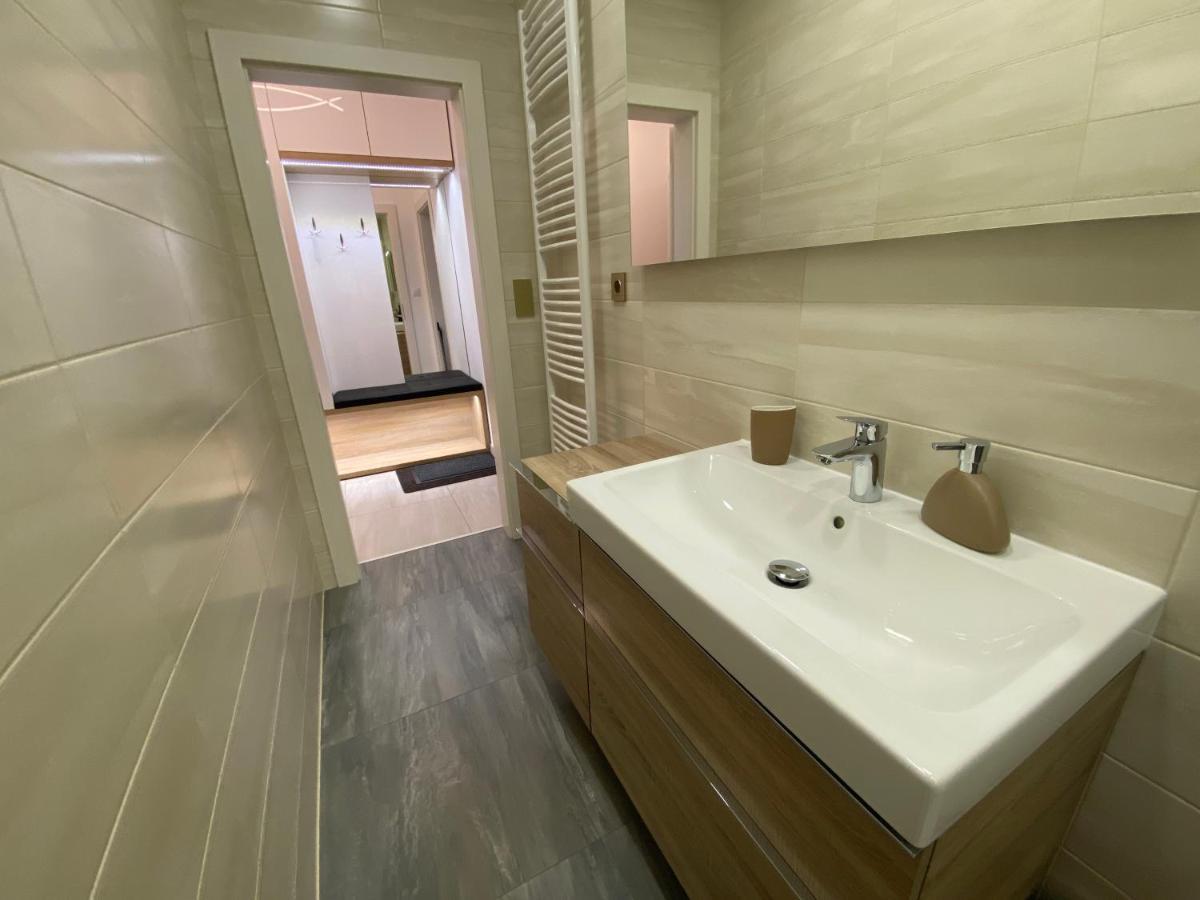 Classy Times - City Centre - Private Parking - Sunny Apartment Poprad Exterior foto
